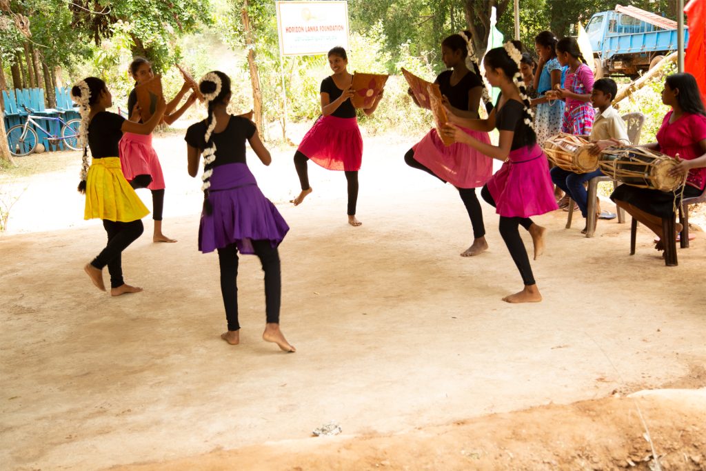 Girls song and dance Sri Lanka